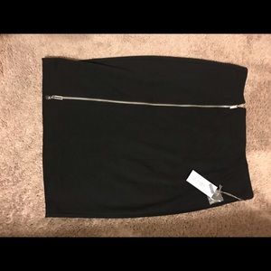 Jennifer Lopez Size 16 w black skirt